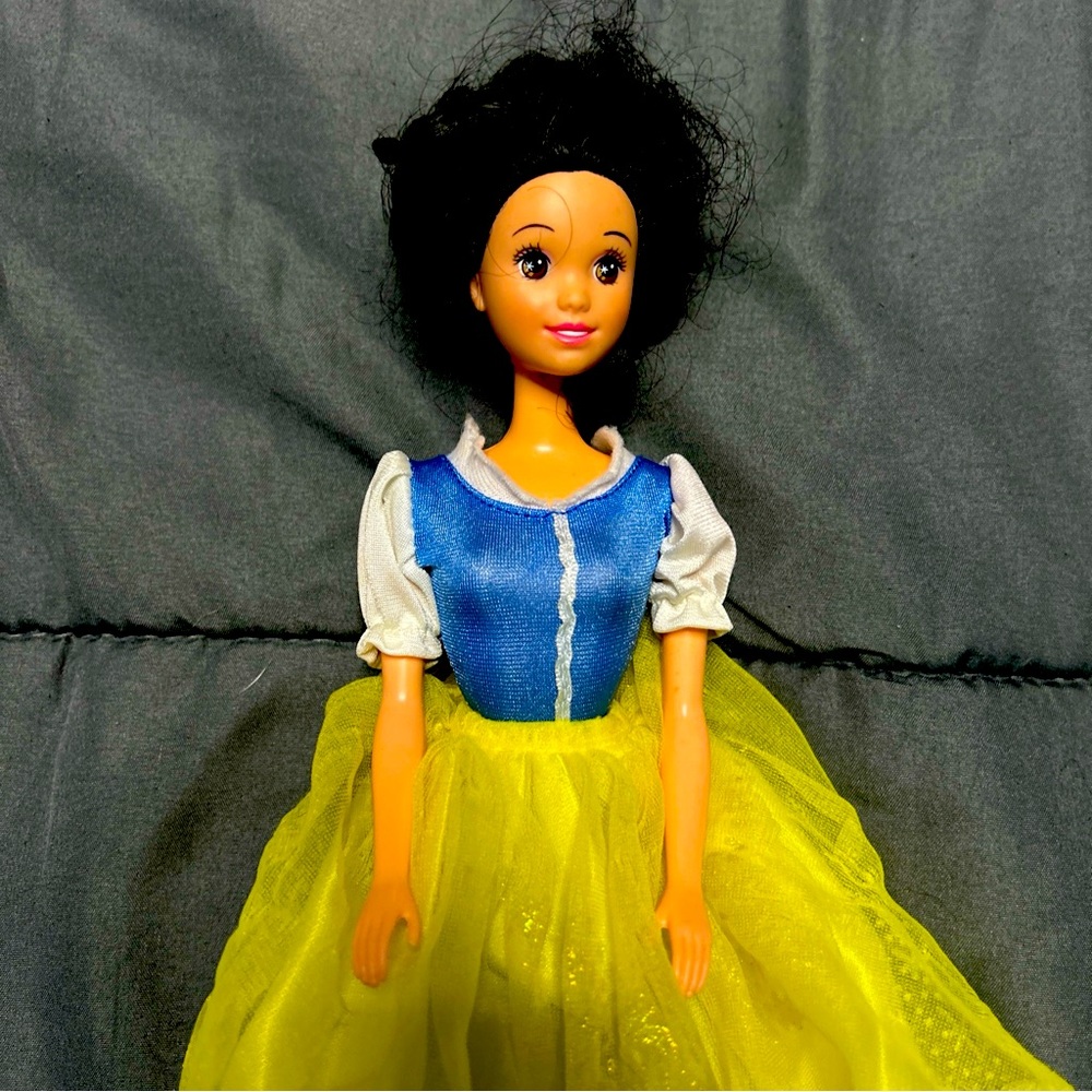 1992 Disney’s Snow White Barbie Doll
